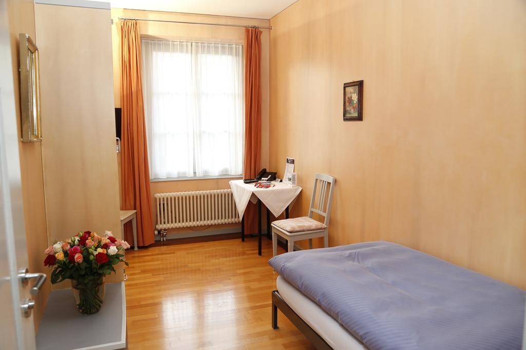 Gasthof Gyrenbad Turbenthal Ruang foto